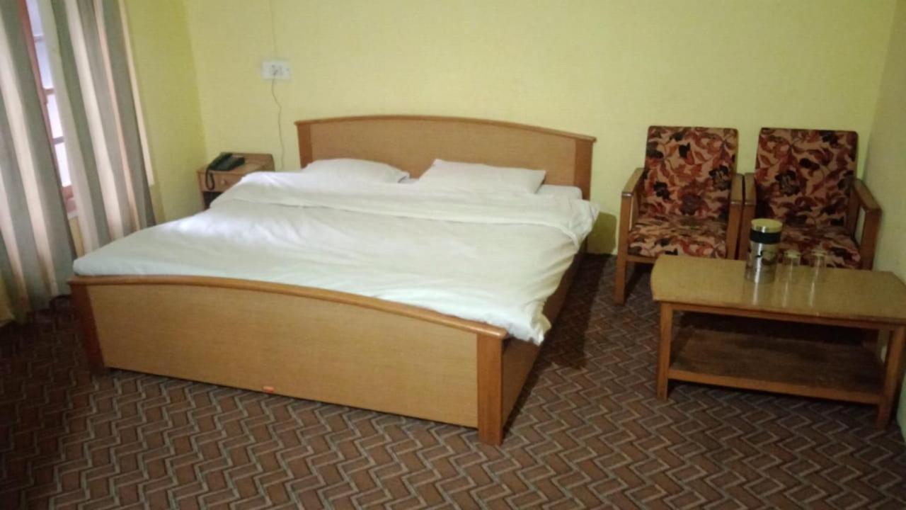 Hotel Senorita Srīnagar Exteriör bild